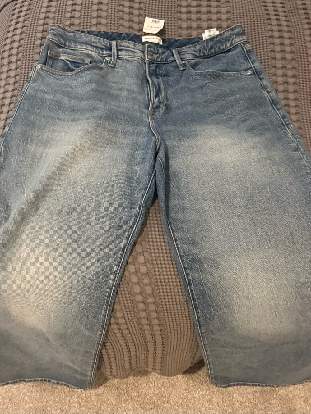 Good American Women’s Light Blue Wash Jeans - Picture 2 of 5